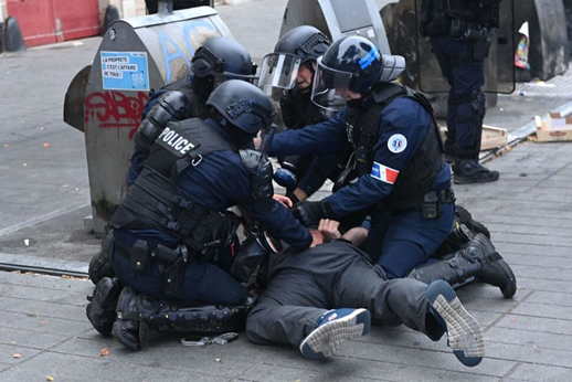 استاندارد دوگانه غرب در برخورد با اعتراضات فرانسه