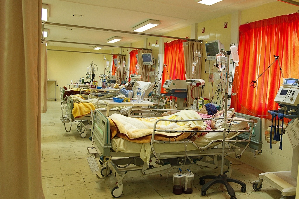 یک روزدر بخش مراقبت‌ بیماران پرخطر